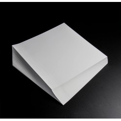 Ramette de 100 feuilles blanches carrées rainées